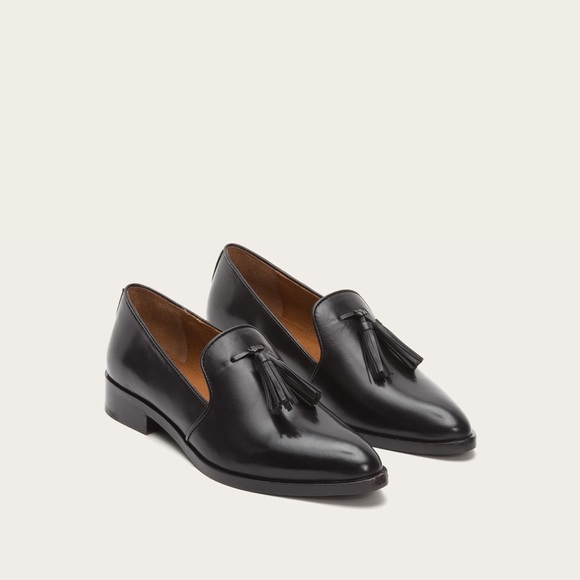 Frye Shoes - NEW STILL IN BOX💛 Frye Erica Venetian Loafers Frye Shoes - NEW STILL IN BOX💛 Frye Erica Venetian Loafers